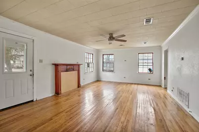 921 W 5th Street, Taylor, TX 76574 - Photo 3