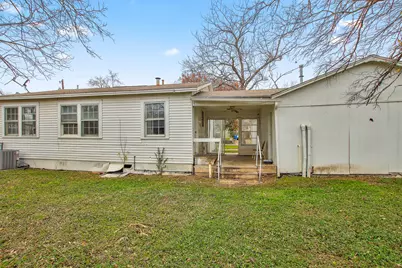 921 W 5th Street, Taylor, TX 76574 - Photo 7