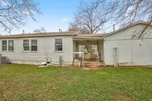 921 W 5th St, Taylor, TX 76574 - Photo 7
