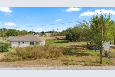 366 N Dallas Street, Giddings, TX 78942 - Photo 5