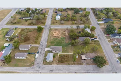 366 N Dallas Street, Giddings, TX 78942 - Photo 1