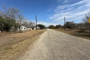 548 Spring River Dr, Martindale, TX 78655 - Photo 3