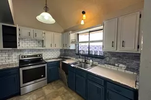 548 Spring River Dr, Martindale, TX 78655 - Photo 11