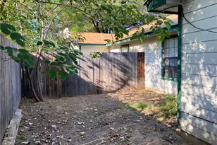 204 Hall St, Elgin, TX 78621 - Photo 9