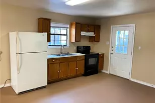 204 Hall St, Elgin, TX 78621 - Photo 3