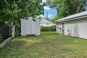 312 W 10th St, Georgetown, TX 78626 - Photo 15