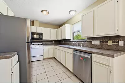 8011 Lazy Lane #B, Austin, TX 78757 - Photo 9