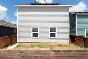 889 Powell St, Kyle, TX 78640 - Photo 5