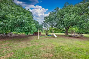 1405 Southwood Hills Dr, Taylor, TX 76574 - Photo 31