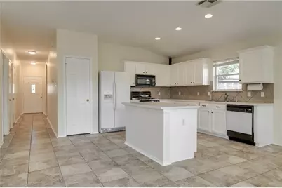 113 Spur Cove, Kyle, TX 78640 - Photo 7