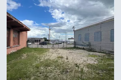 219 E 3rd Street, Taylor, TX 76574 - Photo 3