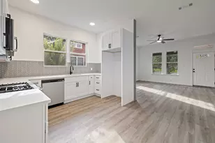 707 W 7th St, Taylor, TX 76574 - Photo 9