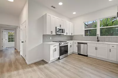 707 W 7th Street, Taylor, TX 76574 - Photo 7