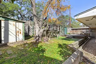 601 Sandringham Cir, Austin, TX 78704 - Photo 27