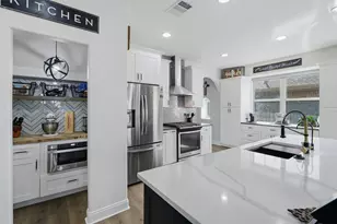 305 Lightcliff St, Hutto, TX 78634 - Photo 11