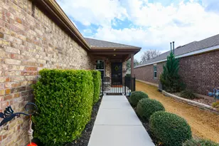 437 Holiday Creek Ln Ln, Georgetown, TX 78633 - Photo 3