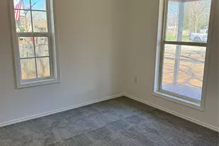 404 Lee St, Smithville, TX 78957 - Photo 9