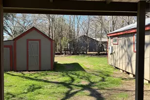 404 Lee St, Smithville, TX 78957 - Photo 19