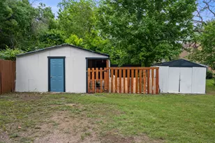 602 E 6th St, Cameron, TX 76520 - Photo 37