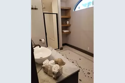 410 E Milam Avenue, Round Rock, TX 78664 - Photo 13