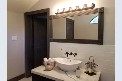 410 E Milam Avenue, Round Rock, TX 78664 - Photo 13