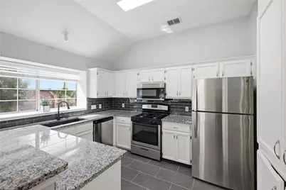 2922 Wickersham Lane, Austin, TX 78741 - Photo 17