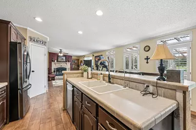 541 Hidden Oaks Drive, Elgin, TX 78621 - Photo 9
