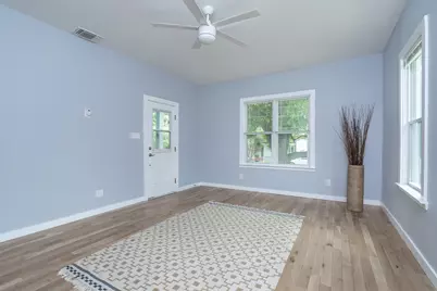 1014 W 6th Street, Taylor, TX 76574 - Photo 9