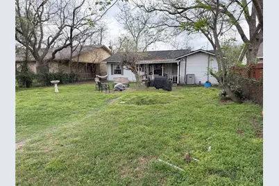 531 E Houston Street, Giddings, TX 78942 - Photo 15