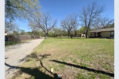 600 Sabine Street, Lockhart, TX 78644 - Photo 9