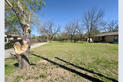 600 Sabine Street, Lockhart, TX 78644 - Photo 3