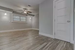 2200 E 14th St, Austin, TX 78702 - Photo 23