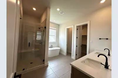 236 E Luna Blue Lane, Jarrell, TX 76537 - Photo 7