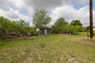 230 Sunkist Dr, Lockhart, TX 78644 - Photo 17