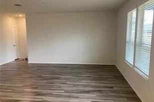 137 Onna St, Taylor, TX 76574 - Photo 5