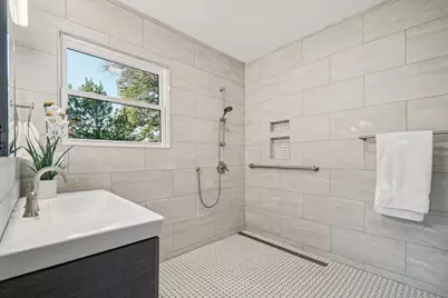 809 E 38th Street, Austin, TX 78705 - Photo 7