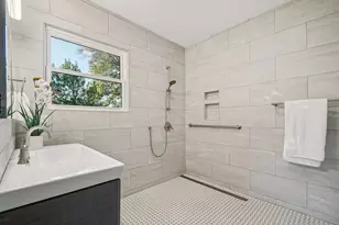 809 E 38th St, Austin, TX 78705 - Photo 7