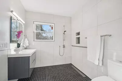 809 E 38th Street, Austin, TX 78705 - Photo 11