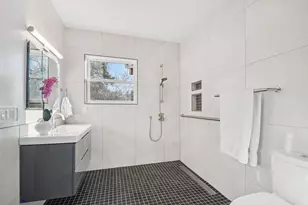 809 E 38th St, Austin, TX 78705 - Photo 11