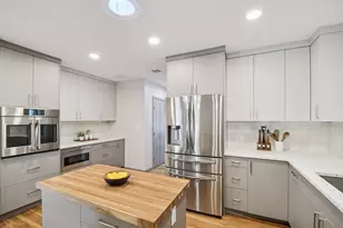 809 E 38th St, Austin, TX 78705 - Photo 5