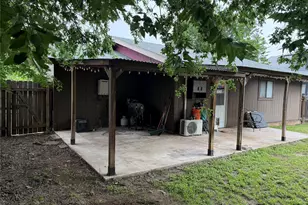 1704 S Walnut St, Georgetown, TX 78626 - Photo 3