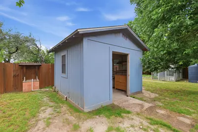 104 N Willis Street, Lampasas, TX 76550 - Photo 27