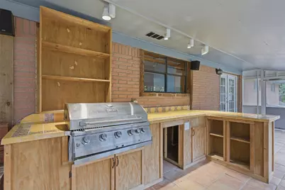 104 N Willis Street, Lampasas, TX 76550 - Photo 7