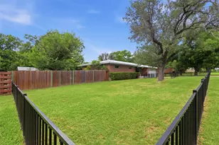 104 N Willis St, Lampasas, TX 76550 - Photo 33