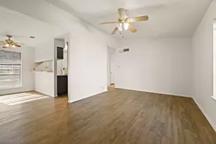 2402 Cottonwood Dr, Georgetown, TX 78628 - Photo 3