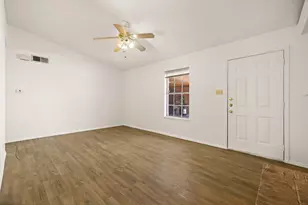 2402 Cottonwood Dr, Georgetown, TX 78628 - Photo 5