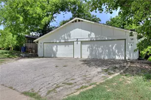 2712 Parker Ln, Austin, TX 78741 - Photo 13