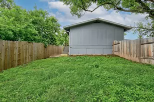 6301 Arnold Dr, Austin, TX 78723 - Photo 21