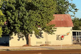 105 W Clark St, Bartlett, TX 76511 - Photo 9