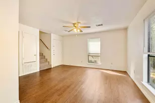 115 S Frio St, Lockhart, TX 78644 - Photo 5